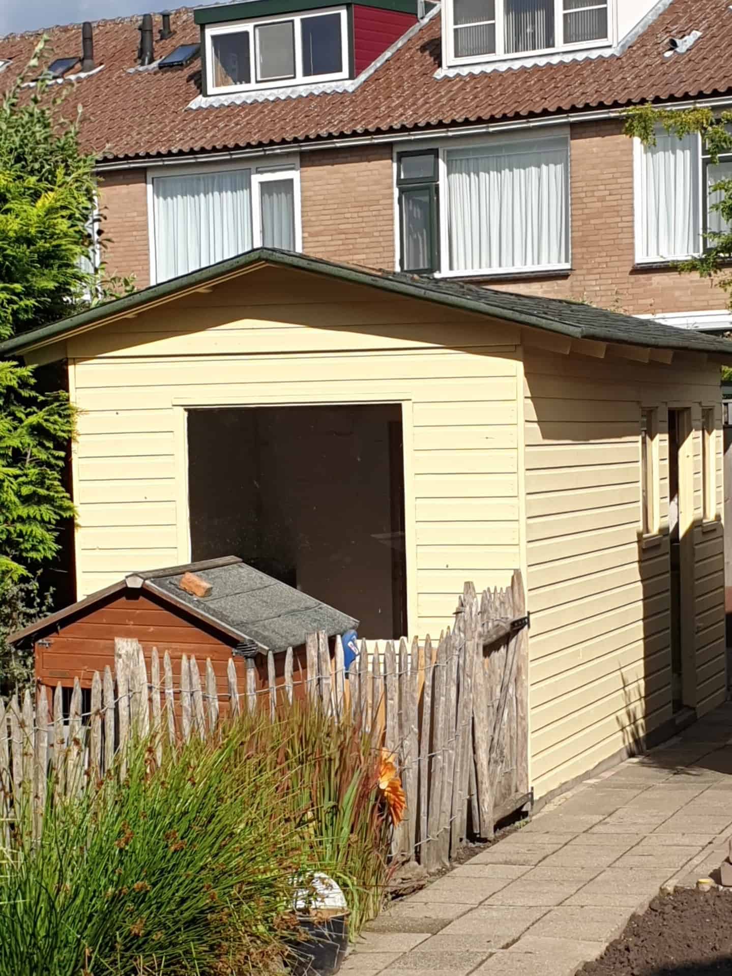 Oude schuur opgeknapt zo haal je vrolijkheid en zonneschijn de tuin in